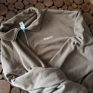 Light Brown Diosafit half zip up sweater size L